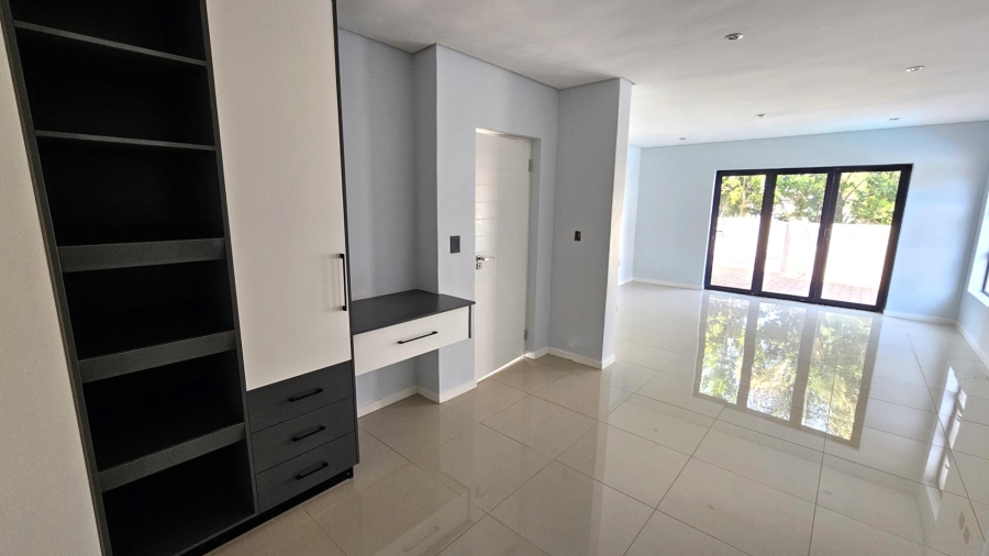5 Bedroom Property for Sale in Melodie North West